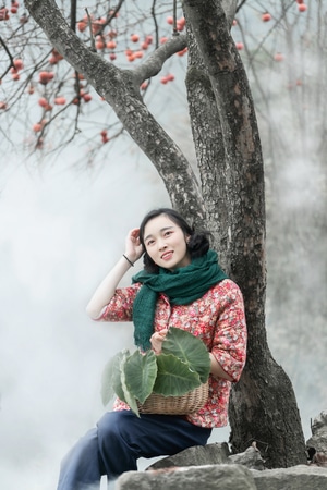 人像-环境人像-弱光-美女-女性 图片素材