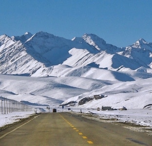 新疆-风光-旅拍-公路-雪山 图片素材