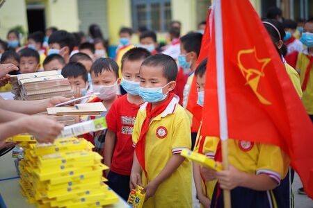 贵州省扶贫基金会-腾讯公益-农民工子女学校-学生-小学生 图片素材
