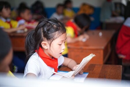 贵州省扶贫基金会-腾讯公益-农民工子女学校-小孩-儿童 图片素材