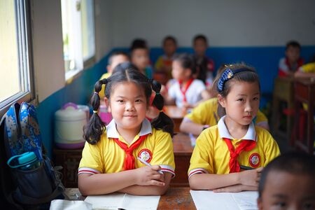 贵州省扶贫基金会-腾讯公益-农民工子女学校-小孩-儿童 图片素材