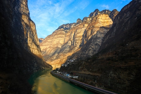 四川大渡河峡谷-悬崖-冬季-风光-风景 图片素材