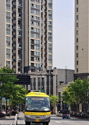 色彩-手机-城市-街道-公交车 图片素材