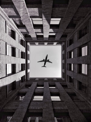 建筑-黑白-飞机-监狱-飞机 图片素材