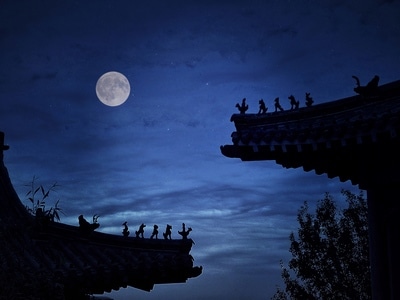艺术摄影-房屋-房檐-夜景-月亮 图片素材