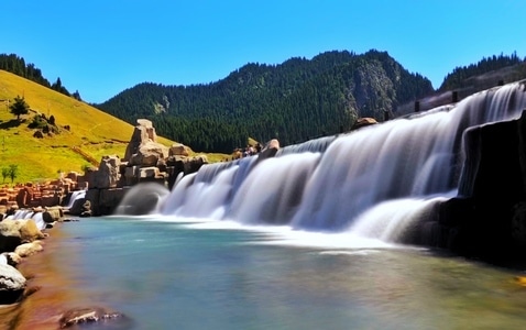 新疆-天山大峡谷-瀑布-风景-手机摄影 图片素材