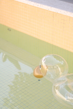 小而美-富士-成都-游泳圈-泳池 图片素材