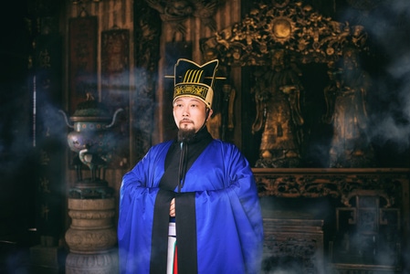 古风-汉服-环境人像-秋月半弯-色彩 图片素材