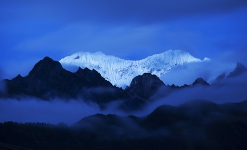 风光-旅行-月色-雪山-群山 图片素材