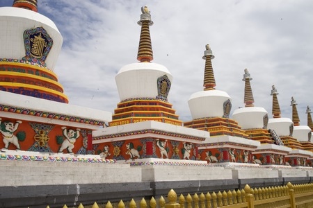 塔尔寺-白塔-辩经-白塔-塔尔寺 图片素材