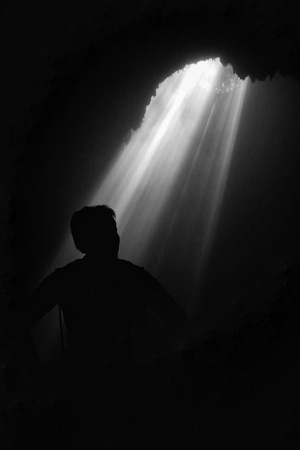 旅拍-洞穴-光-黑白-印尼 图片素材