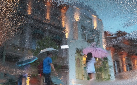 人文纪实-街头-旅拍-雨水-积水 图片素材