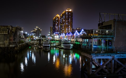 街拍-光影-夜景-城市-城市风光 图片素材