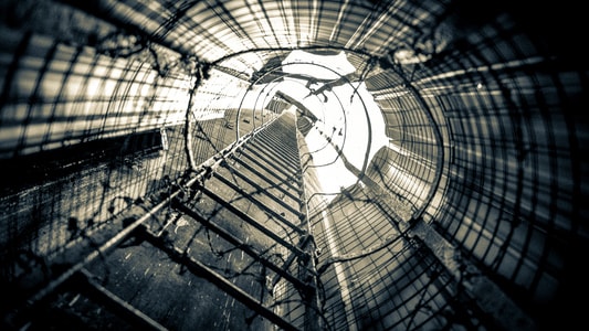 建筑-暗黑风-爬梯-梯子-建筑 图片素材