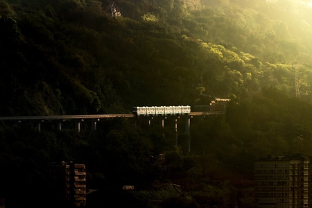 重庆轨道交通-轨道-洞穴-列车-轨道 图片素材
