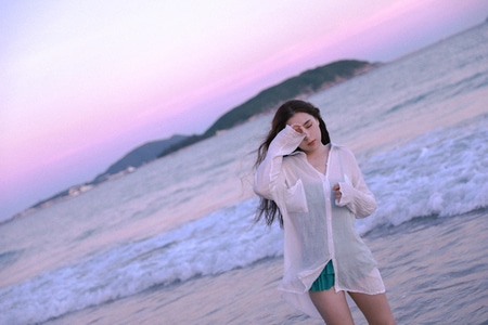 海边-三亚-户外-长袍（礼服）-少女 图片素材