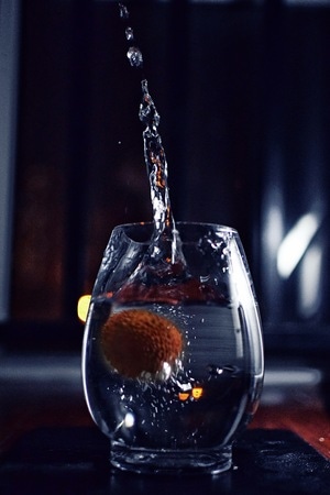 荔枝-落水-水花-杯子-水杯 图片素材