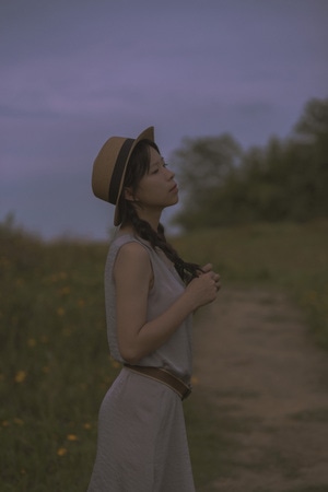 人像-美女-复古-暗调-情绪 图片素材