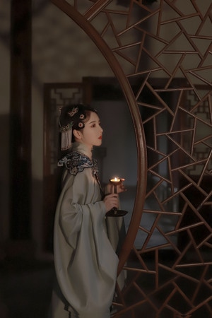 古风-汉服-暗调-情绪-女人 图片素材
