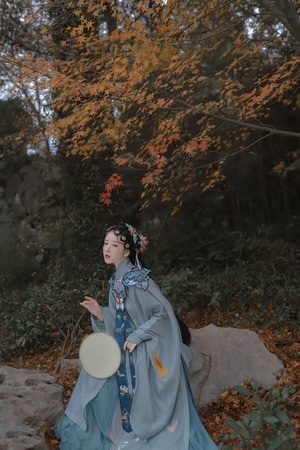 古风-汉服-暗调-情绪-女人 图片素材