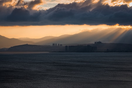 洱海-海云天-乌云-金光-早晨 图片素材