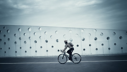 iphone拍摄-光影-骑手-骑行-骑车人 图片素材