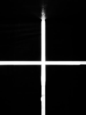 光影-黑白-线条-杆-十字架 图片素材