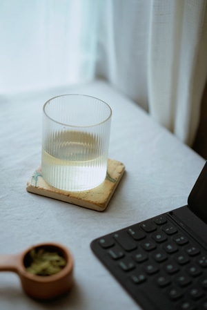 龙井绿茶-宅家-周末-阳光-饮品 图片素材