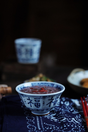 早餐不同样-黑米粥-玉米胡萝卜饼-秋葵拌藕丁-生活 图片素材