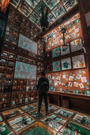 旅行-ins-旅拍-城市-男性 图片素材
