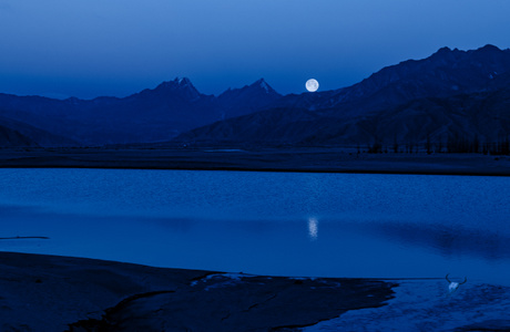 风光-西藏-夜晚-月亮-蓝调 图片素材