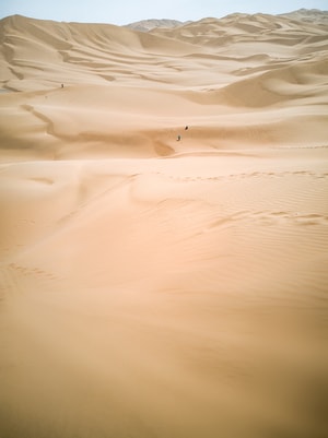 沙漠-干净-空旷-梦幻-车 图片素材