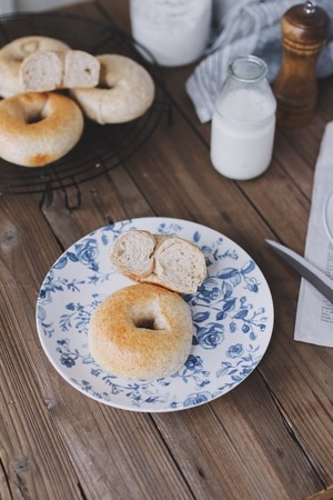 手作-贝果-暗调-面包-健康食品 图片素材