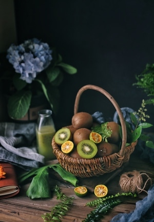 猕猴桃-筐篮-水果-奇异果-暗调 图片素材