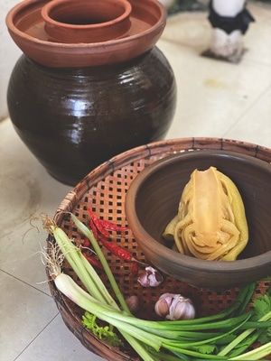 芹菜-酸菜-老坛酸菜-簸箕-干辣椒 图片素材