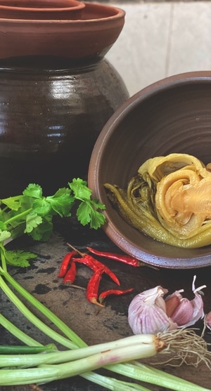 芹菜-酸菜-老坛酸菜-簸箕-干辣椒 图片素材