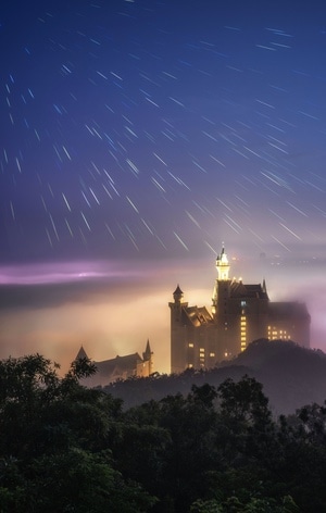 城堡-雾-夜晚-城市-色彩 图片素材