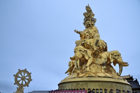 金顶-雕塑-雕像-佛教-金顶 图片素材