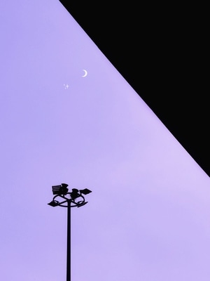 手机-天空-路灯-月亮-残月 图片素材
