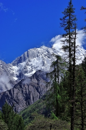 阿坝藏族羌族自治州-四姑娘山-四姑娘山-山-山峰 图片素材