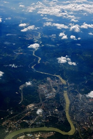 航拍-江河-河流-风景-白云 图片素材