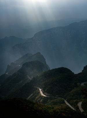 风光-树木-群山-山脉-风景 图片素材