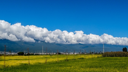 我要上封面-天空-树木-云彩-山峰 图片素材