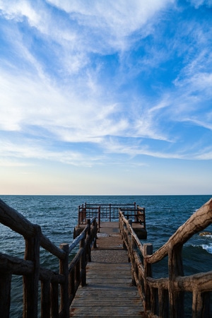 光影高新青春赋能-海岛-大海-水域-栈道 图片素材
