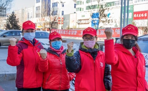 户外-疫情防控中的新年-游泳帽-志愿者-女性 图片素材