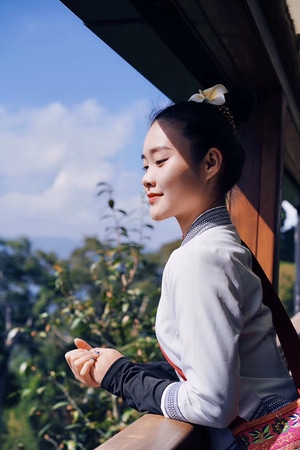 边境地区-旅行-古寨-美女-女人 图片素材