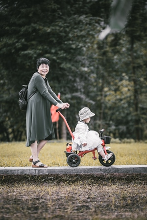 人文-女性-女人-小女孩-笑容 图片素材