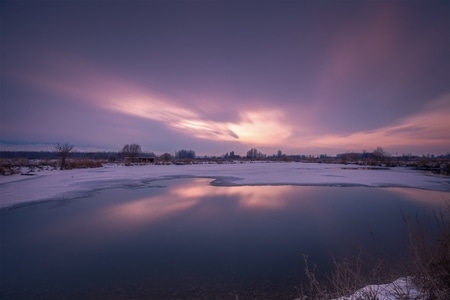 疫情防控中的新年-湖面-夕阳-冬雪-湖泊 图片素材