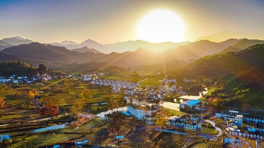 远景-全景-山村-群山-白云 图片素材