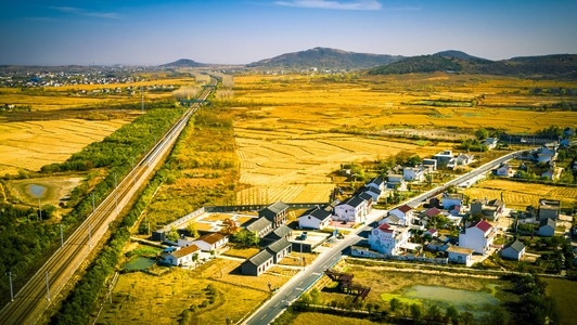 写生-远景-山村-白云-田野 图片素材